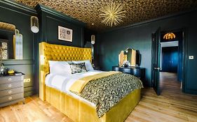 Exquisite Home In Windsor By Casa By Grace, Near Legoland, Perfect For Large Groups, Pet Friendly, Free Parking, Sleeps 7-9!